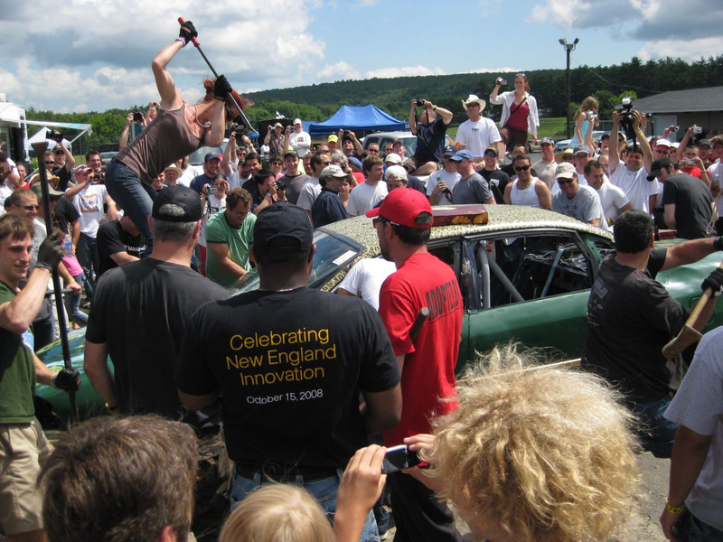 Illustration for article titled The 24 Hours Of LeMons New England 2009 Über Gallery, Part 4